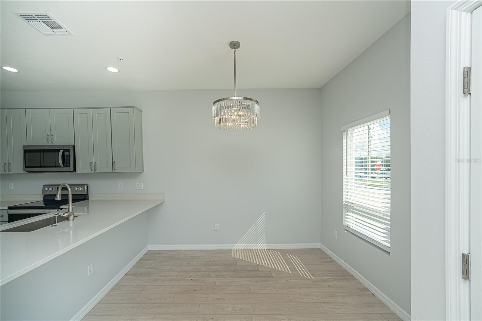 Image 4 of 23 For 284 Oak Avenue