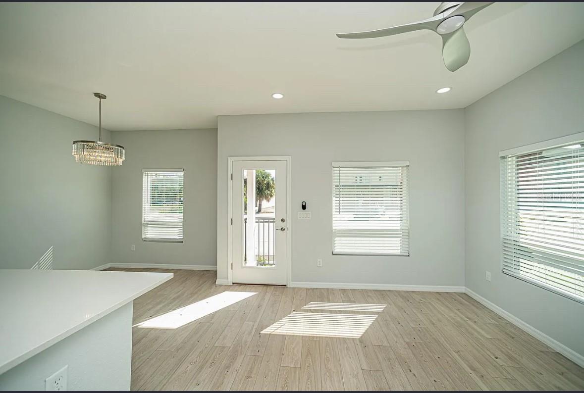 Image 5 of 23 For 284 Oak Avenue