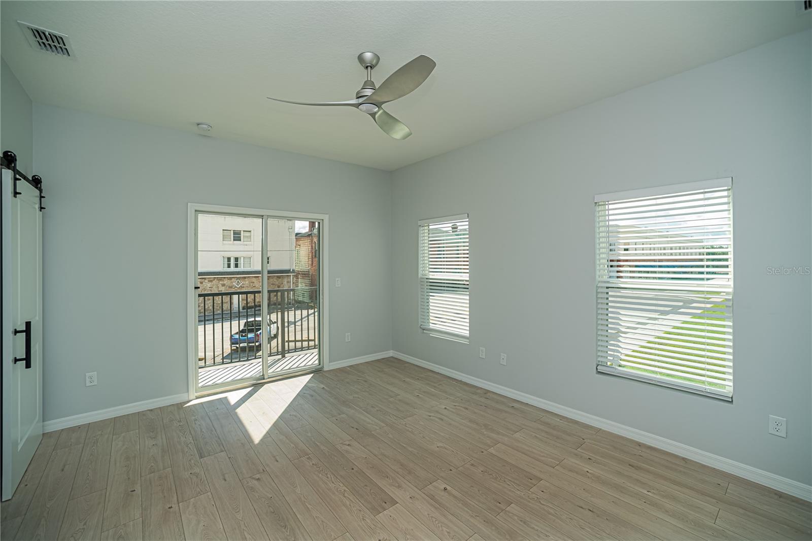 Image 7 of 23 For 284 Oak Avenue