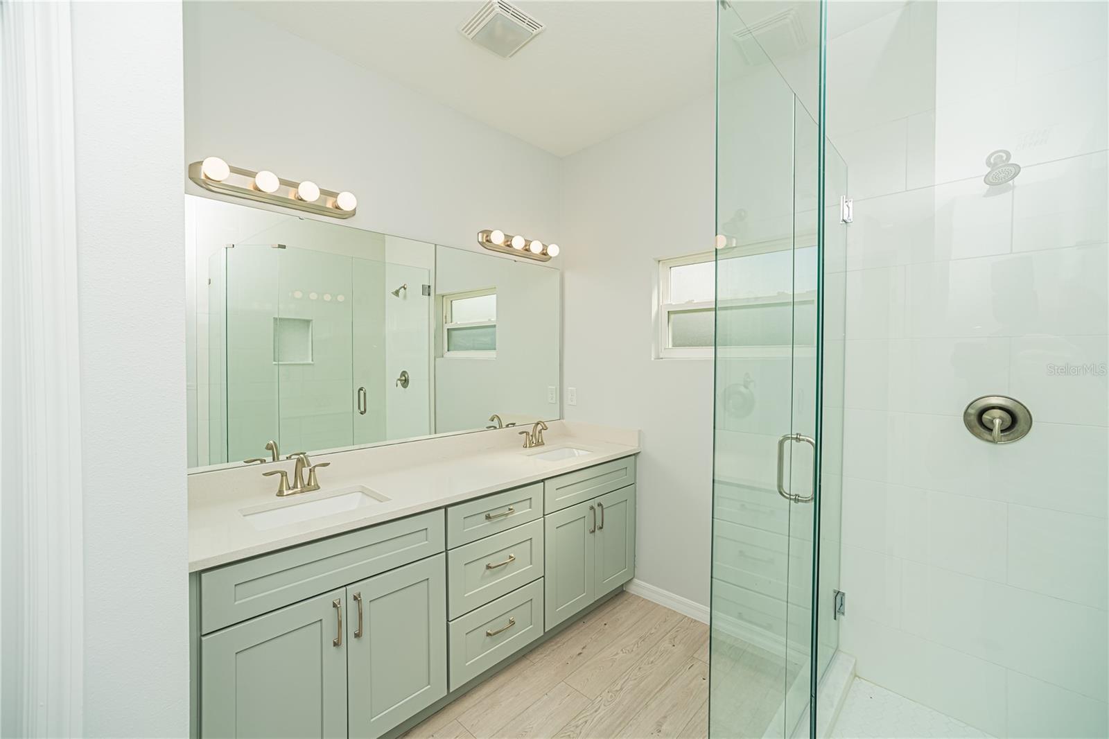 Image 9 of 23 For 284 Oak Avenue