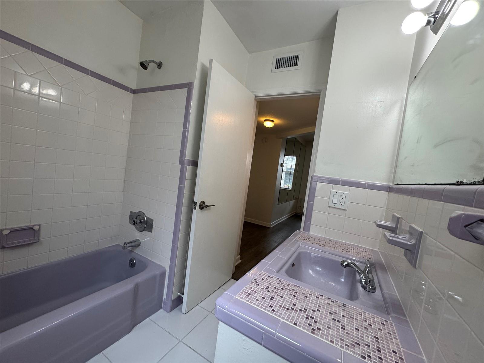 Image 16 of 24 For 210 Yale Street A