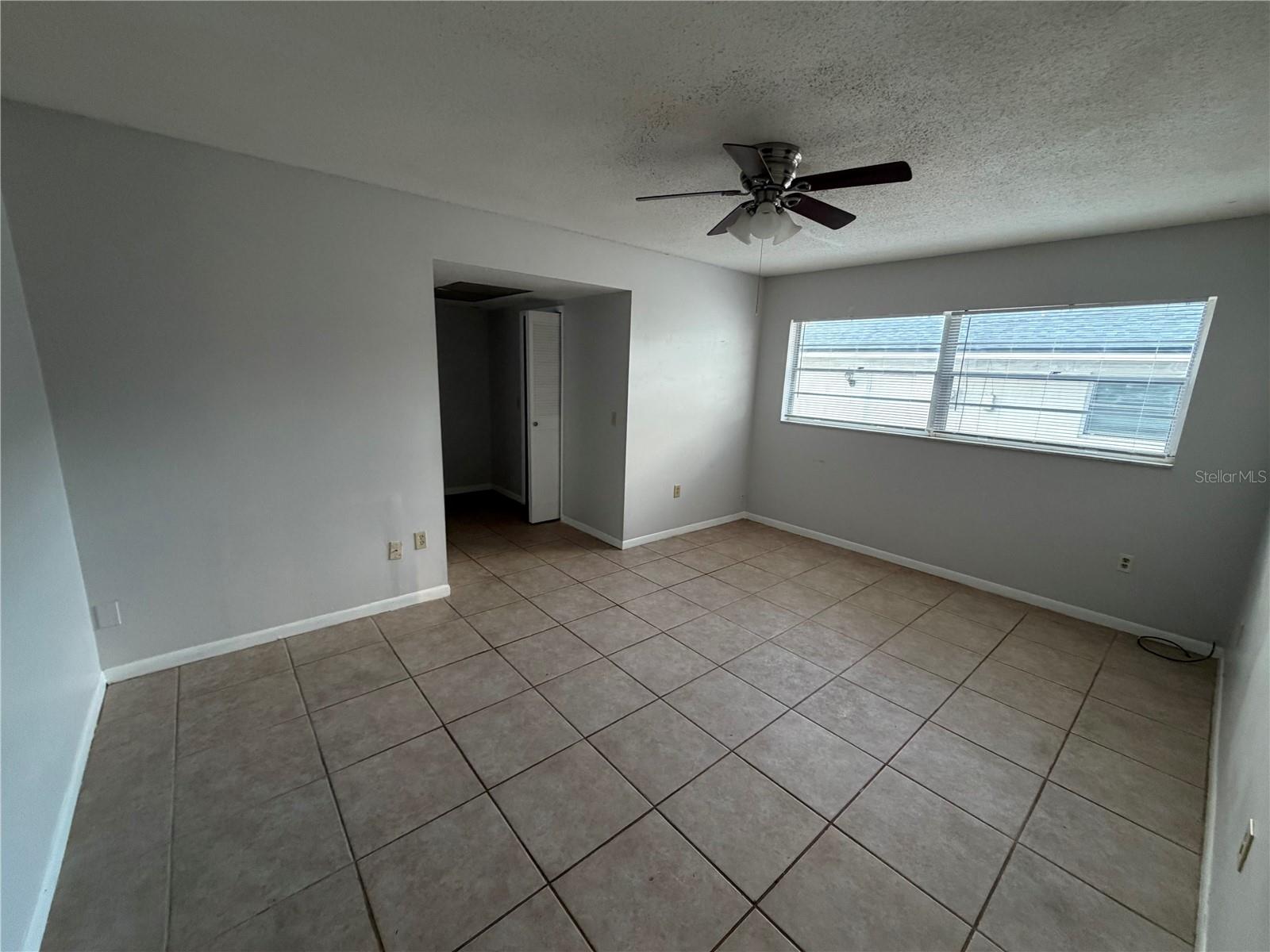 Image 11 of 28 For 621 Ashberry Lane