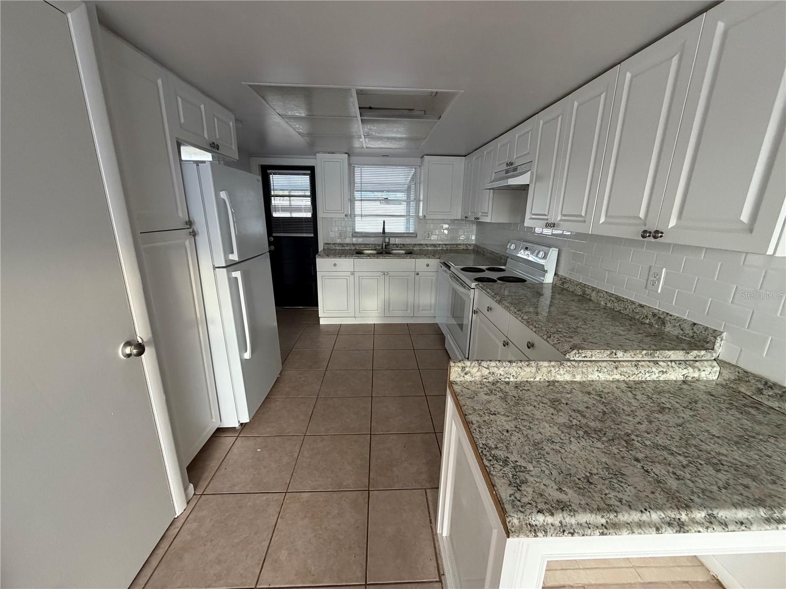 Image 12 of 28 For 621 Ashberry Lane