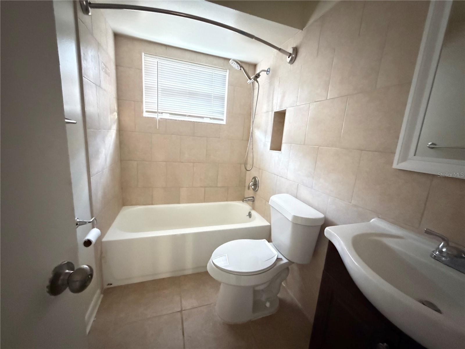 Image 5 of 28 For 621 Ashberry Lane