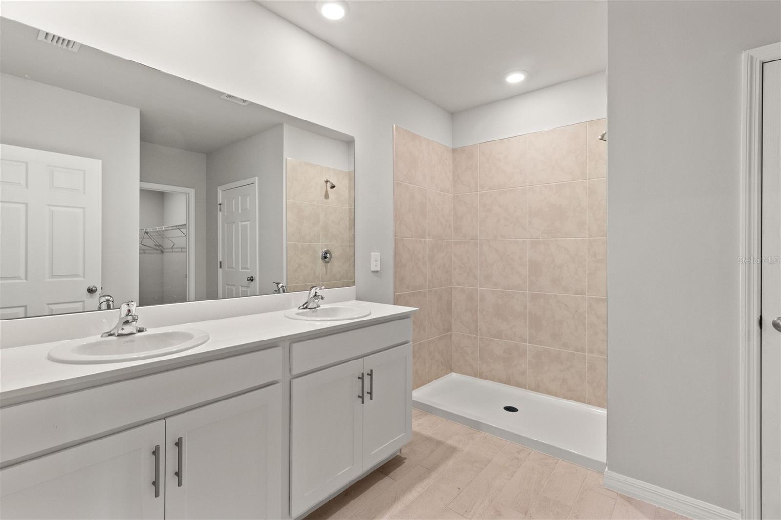 Image 13 of 27 For 16073 Hesta Misty Court