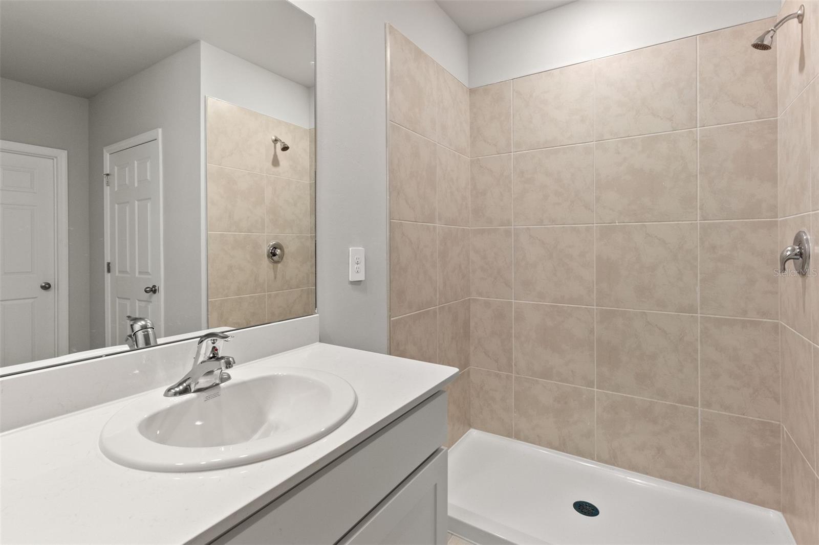 Image 14 of 27 For 16073 Hesta Misty Court