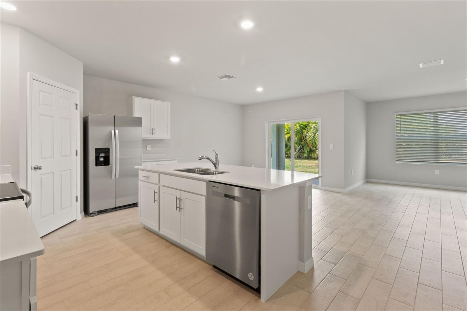 Image 3 of 27 For 16073 Hesta Misty Court