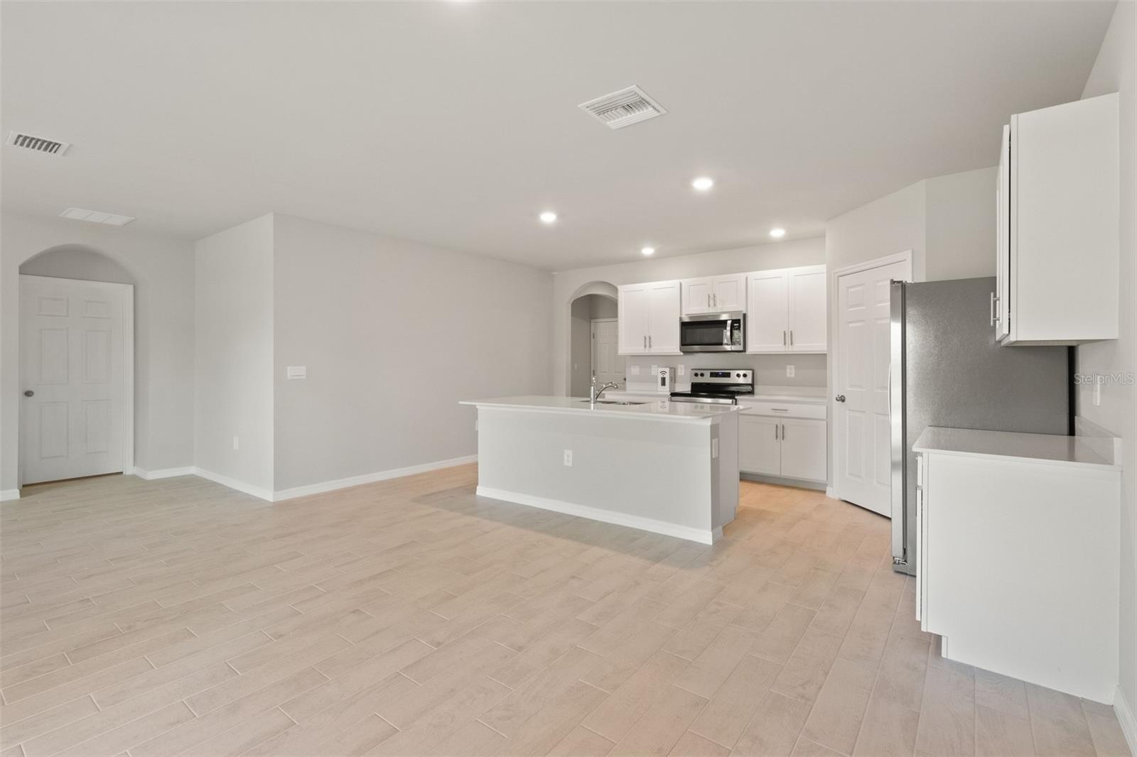 Image 4 of 27 For 16073 Hesta Misty Court