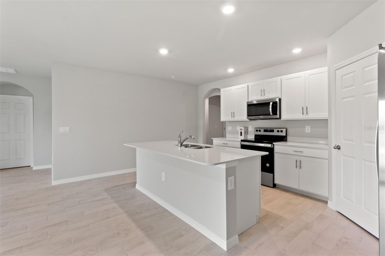 Image 5 of 27 For 16073 Hesta Misty Court