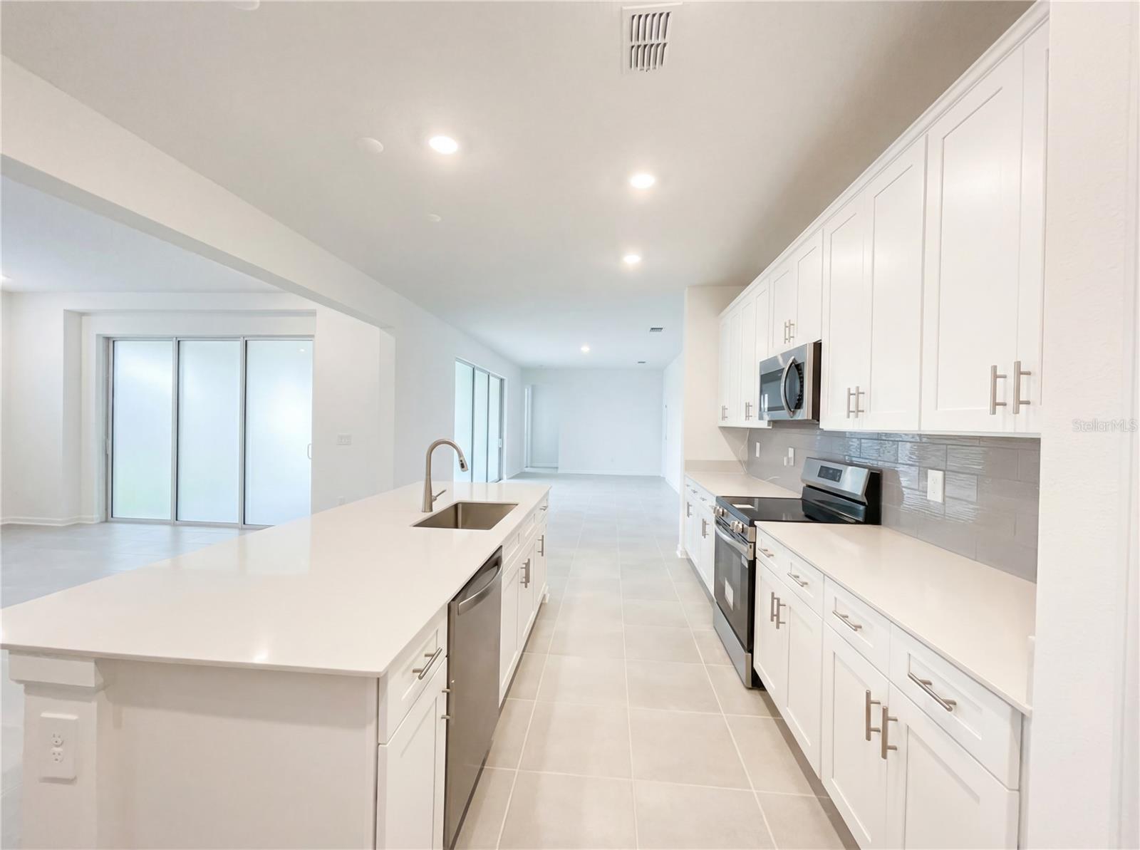 Image 10 of 23 For 709 Peroni Avenue