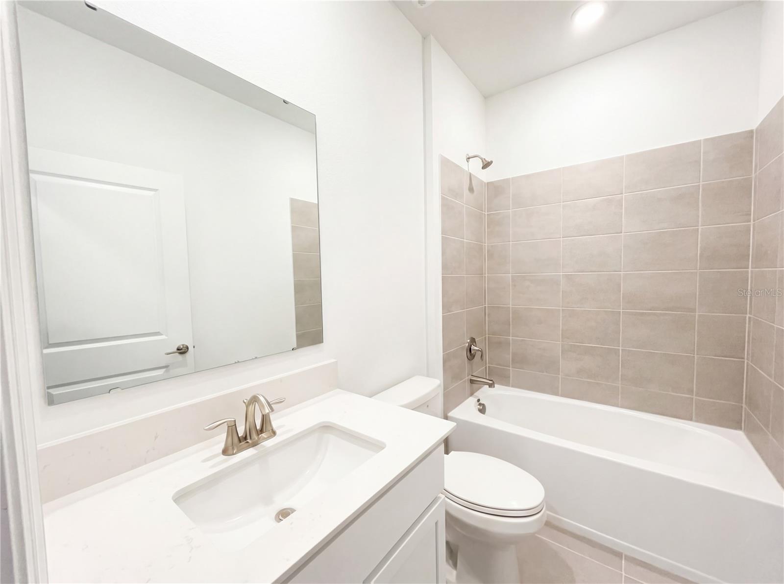 Image 12 of 23 For 709 Peroni Avenue