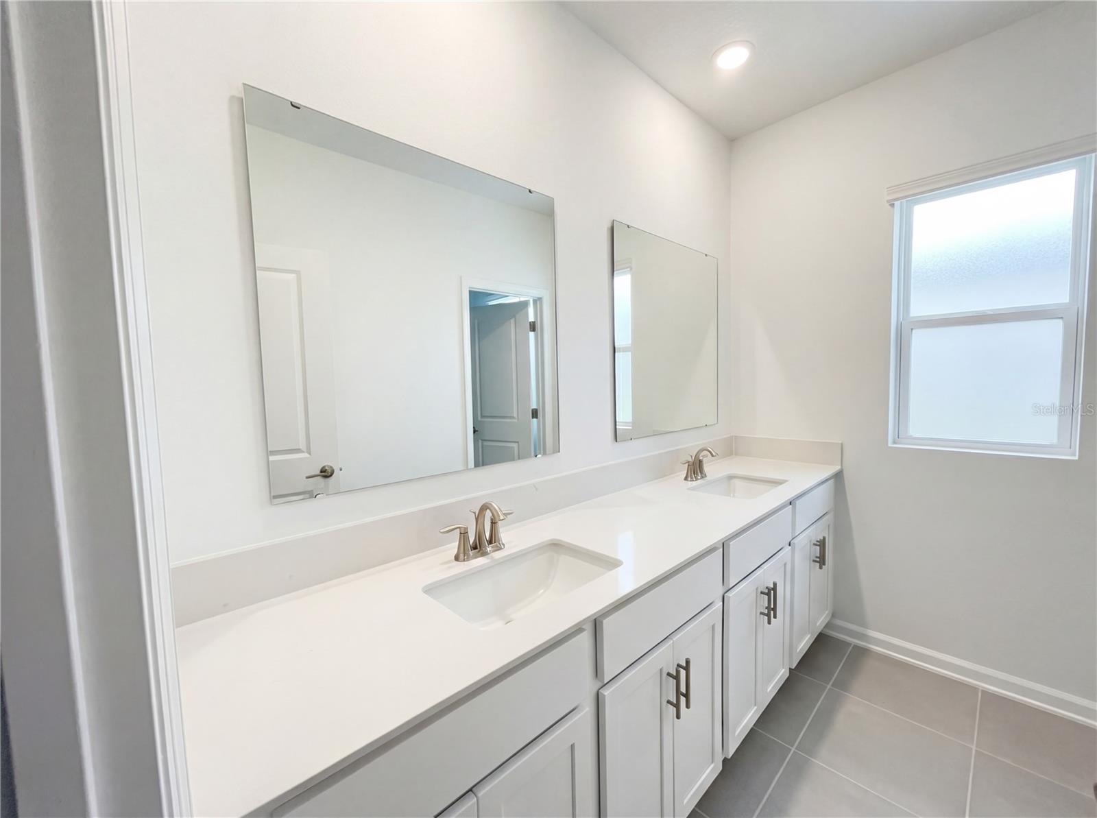 Image 19 of 23 For 709 Peroni Avenue