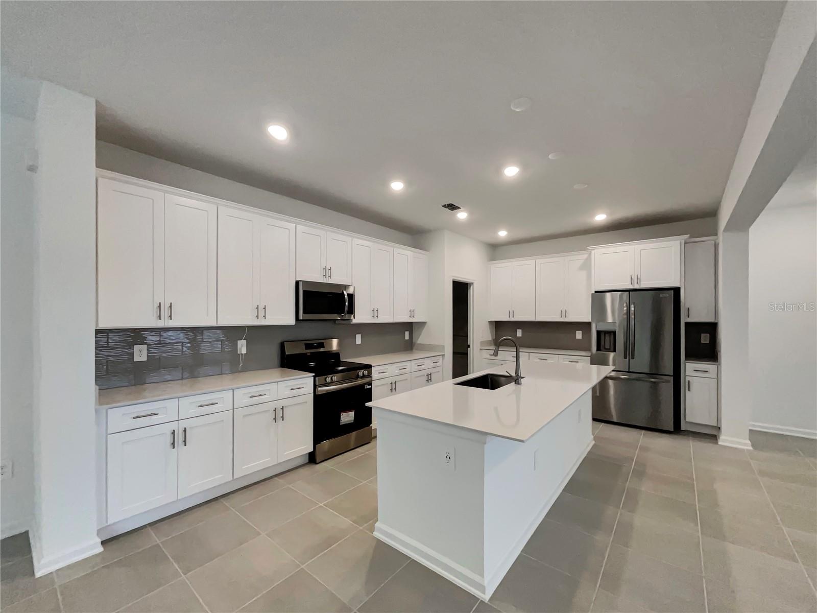 Image 2 of 23 For 709 Peroni Avenue