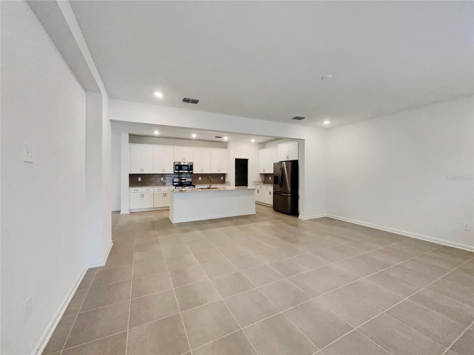 Image 21 of 23 For 709 Peroni Avenue