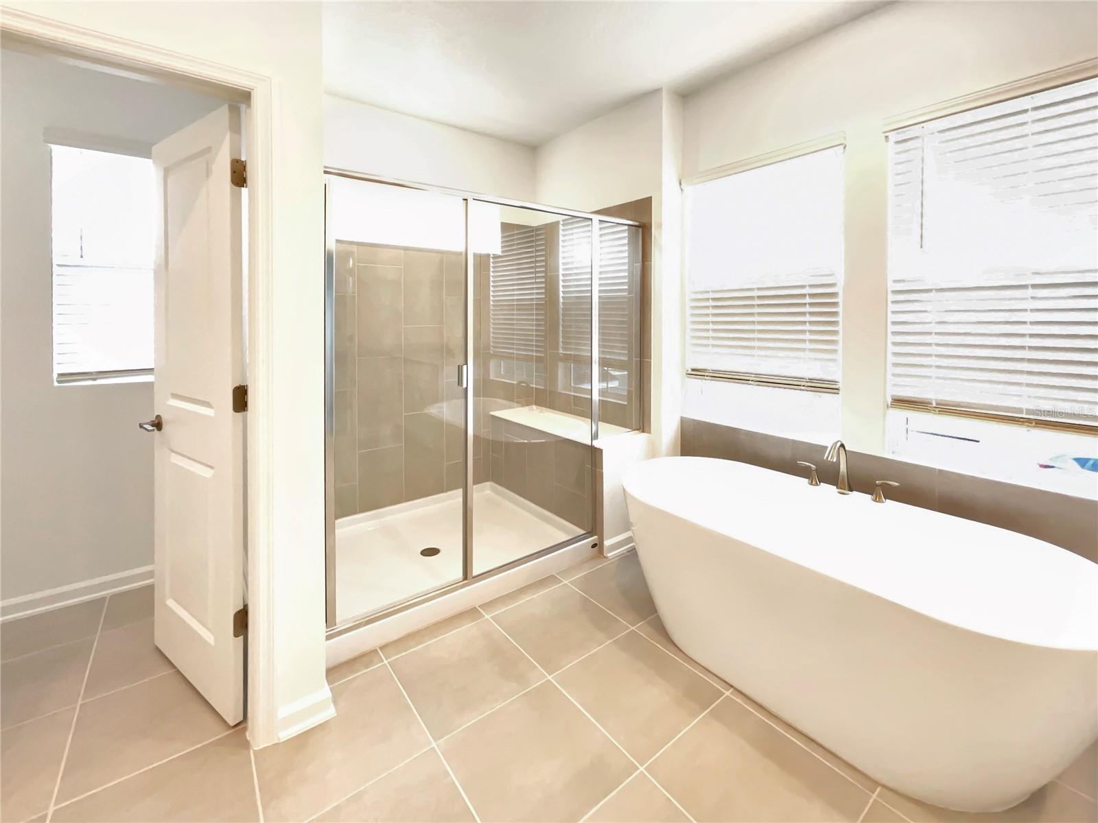 Image 6 of 23 For 709 Peroni Avenue