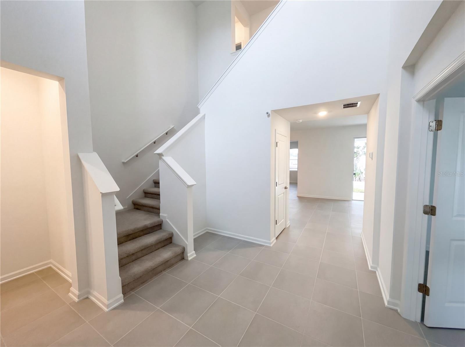 Image 8 of 23 For 709 Peroni Avenue