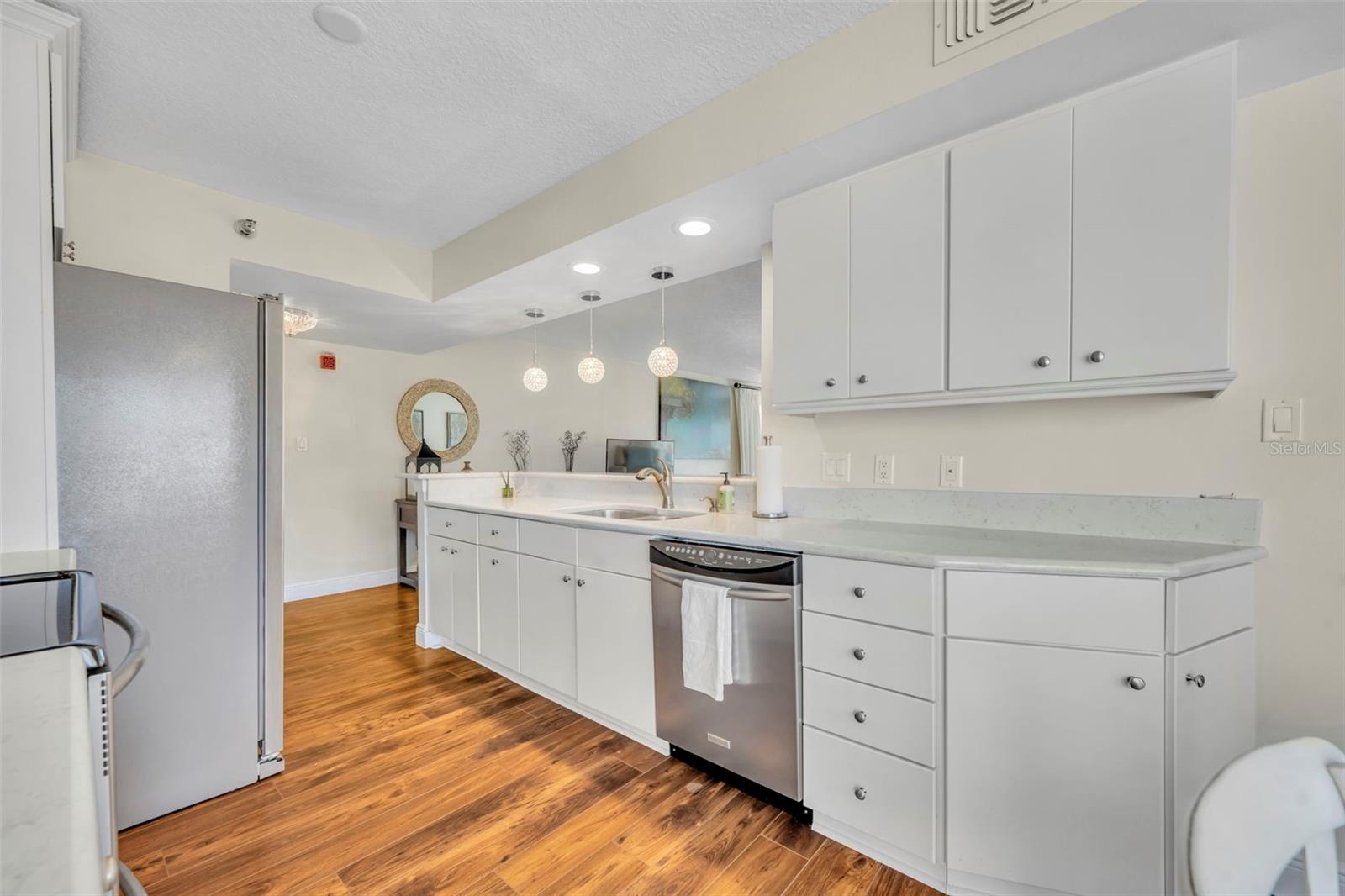 Image 7 of 31 For 204 Quayside Circle 504