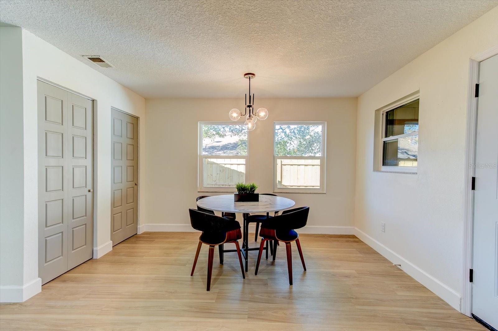 Image 11 of 28 For 20 Woodlands Circle