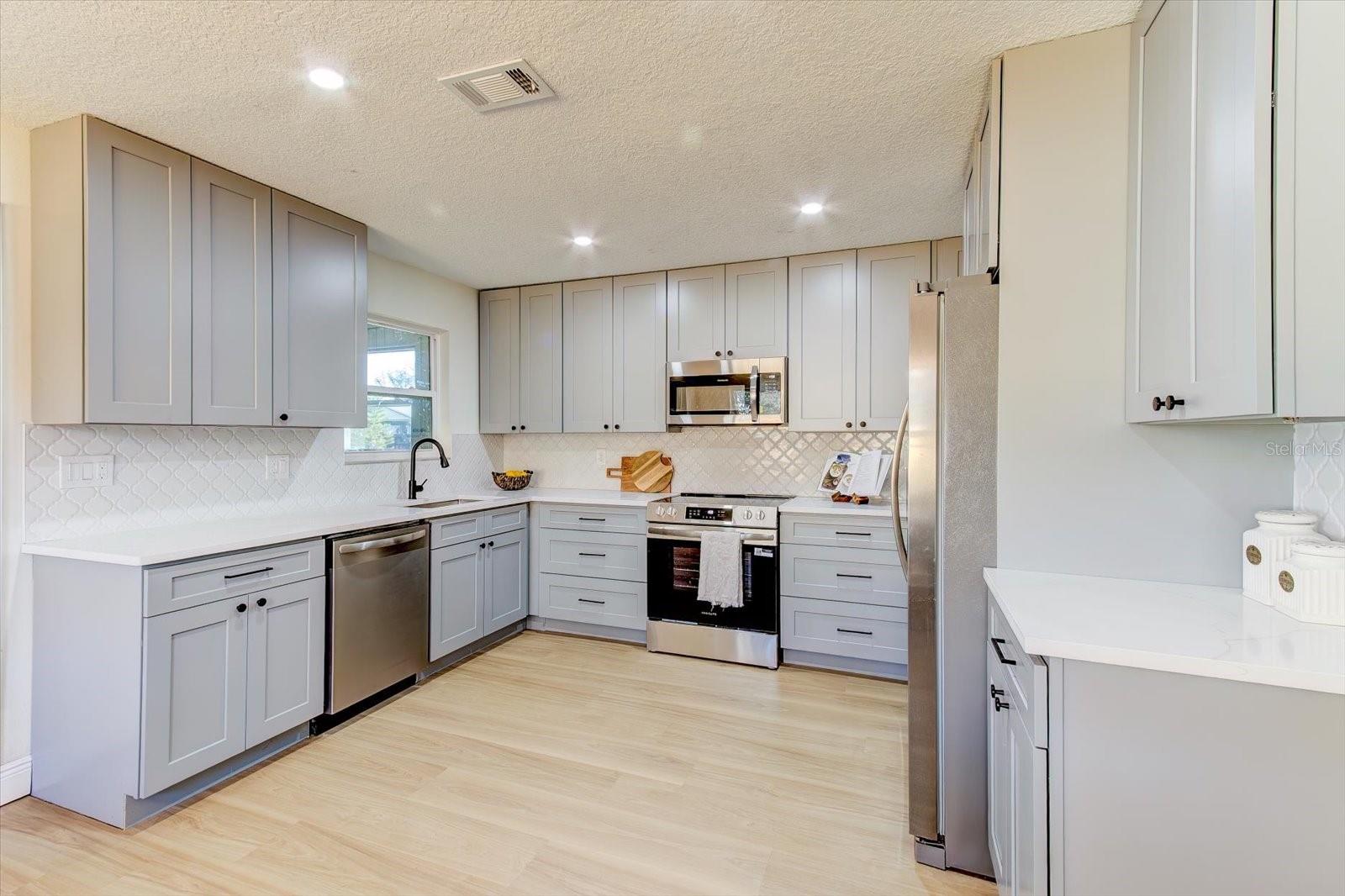 Image 12 of 28 For 20 Woodlands Circle