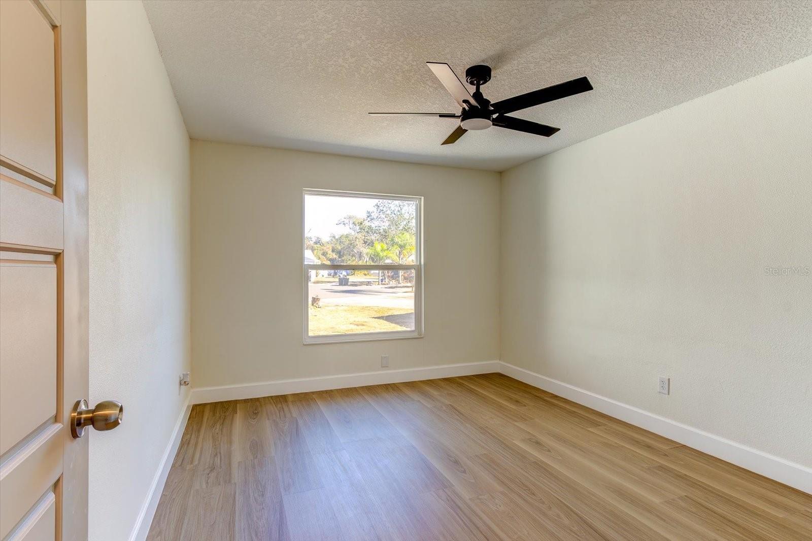 Image 19 of 28 For 20 Woodlands Circle