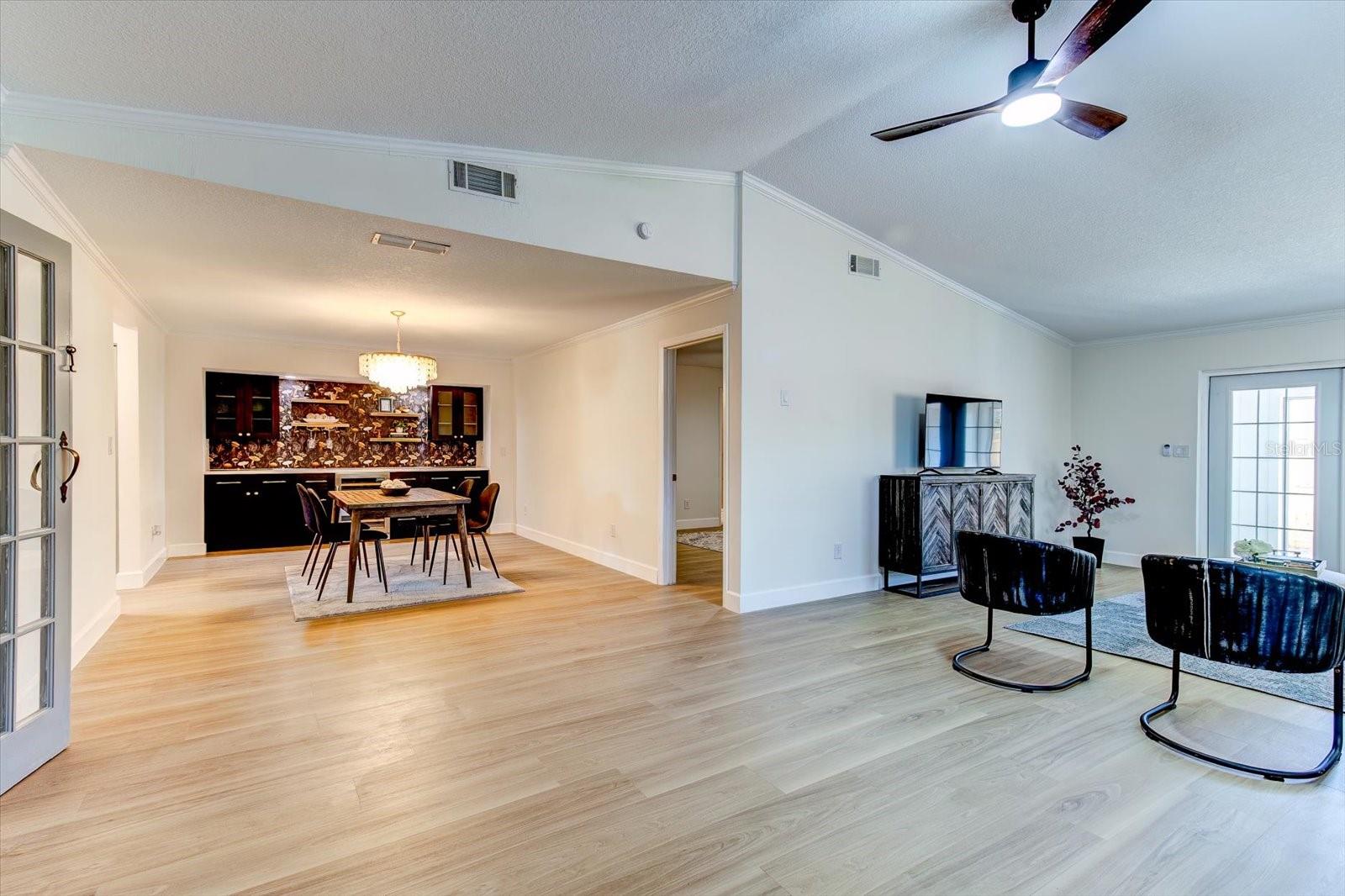 Image 6 of 28 For 20 Woodlands Circle