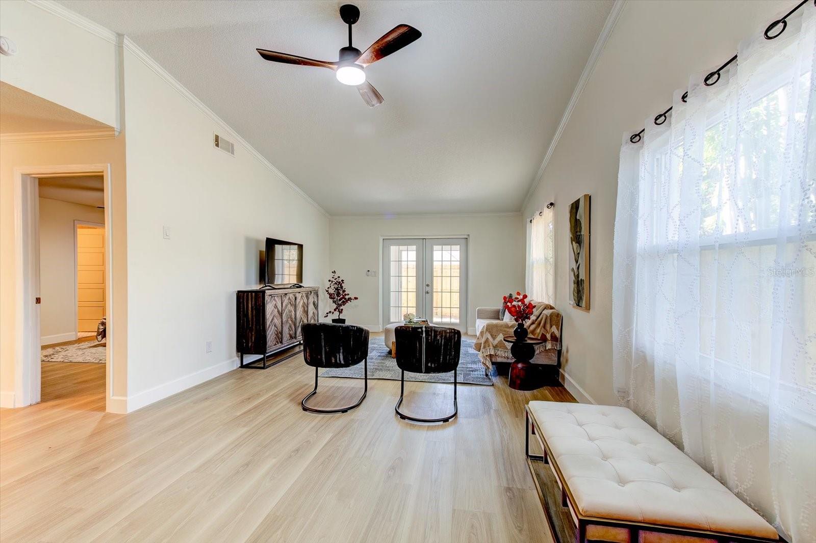 Image 8 of 28 For 20 Woodlands Circle