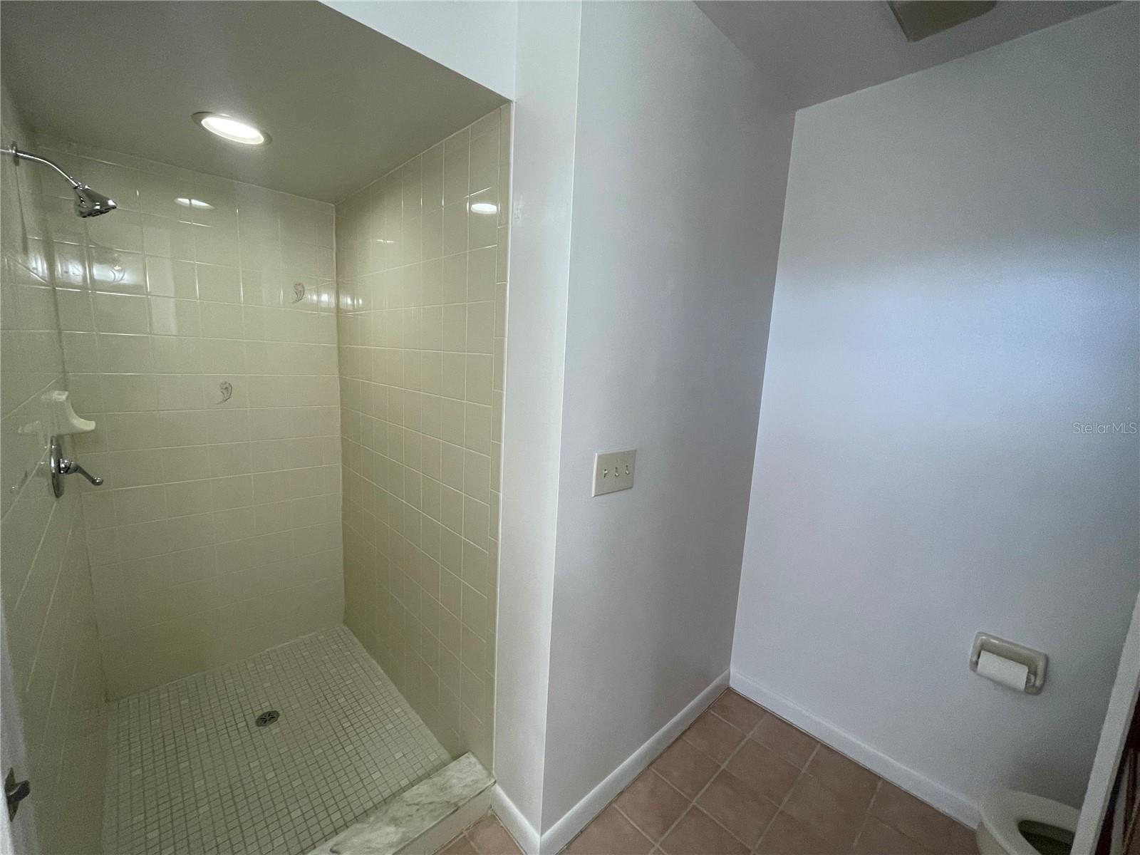 Image 18 of 25 For 208 Lucerne Drive