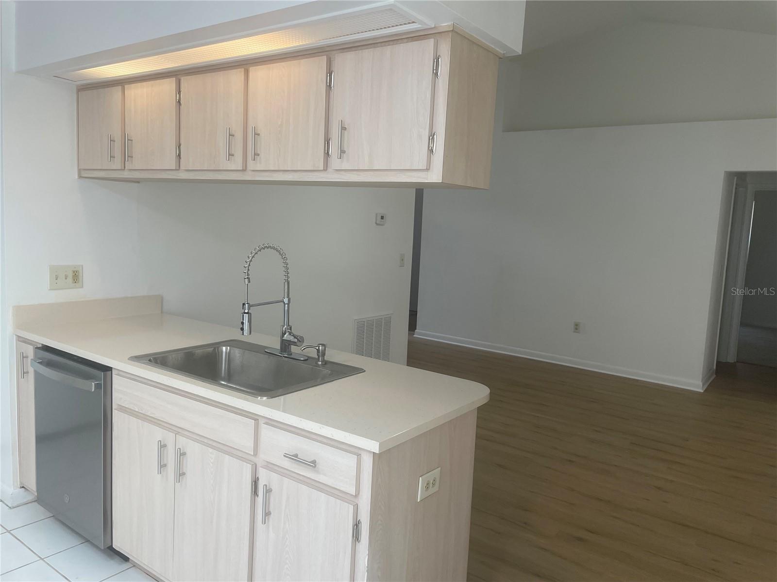 Image 7 of 25 For 208 Lucerne Drive