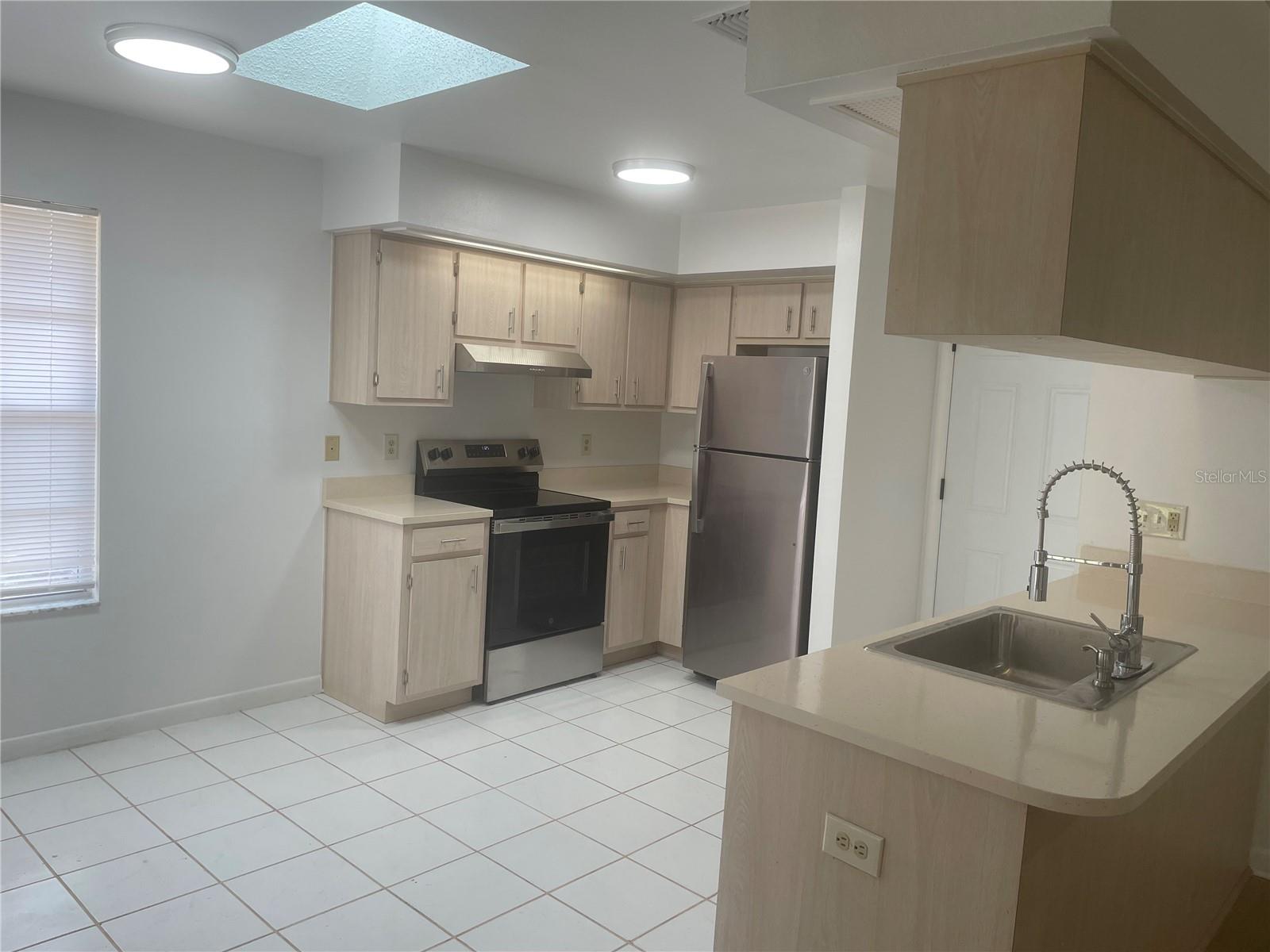 Image 8 of 25 For 208 Lucerne Drive