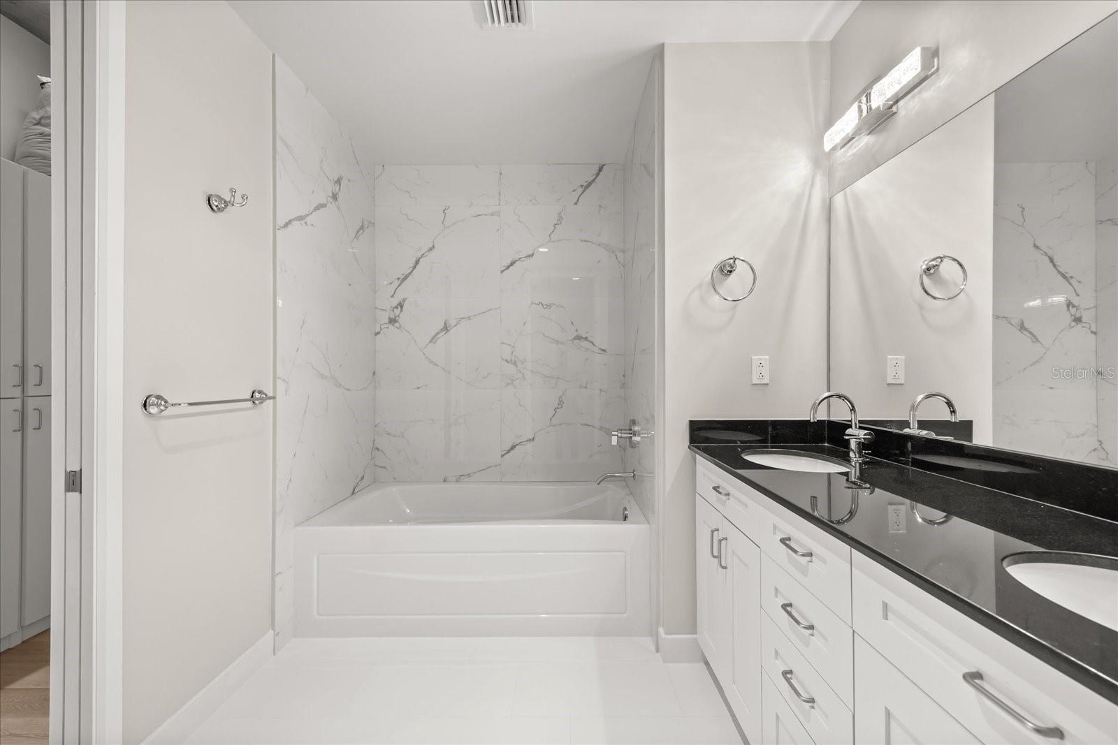 Image 18 of 38 For 150 Robinson Street 26b