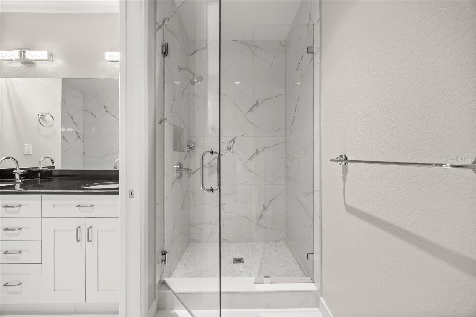 Image 20 of 38 For 150 Robinson Street 26b