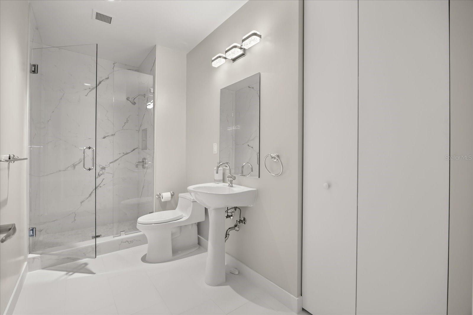 Image 24 of 38 For 150 Robinson Street 26b