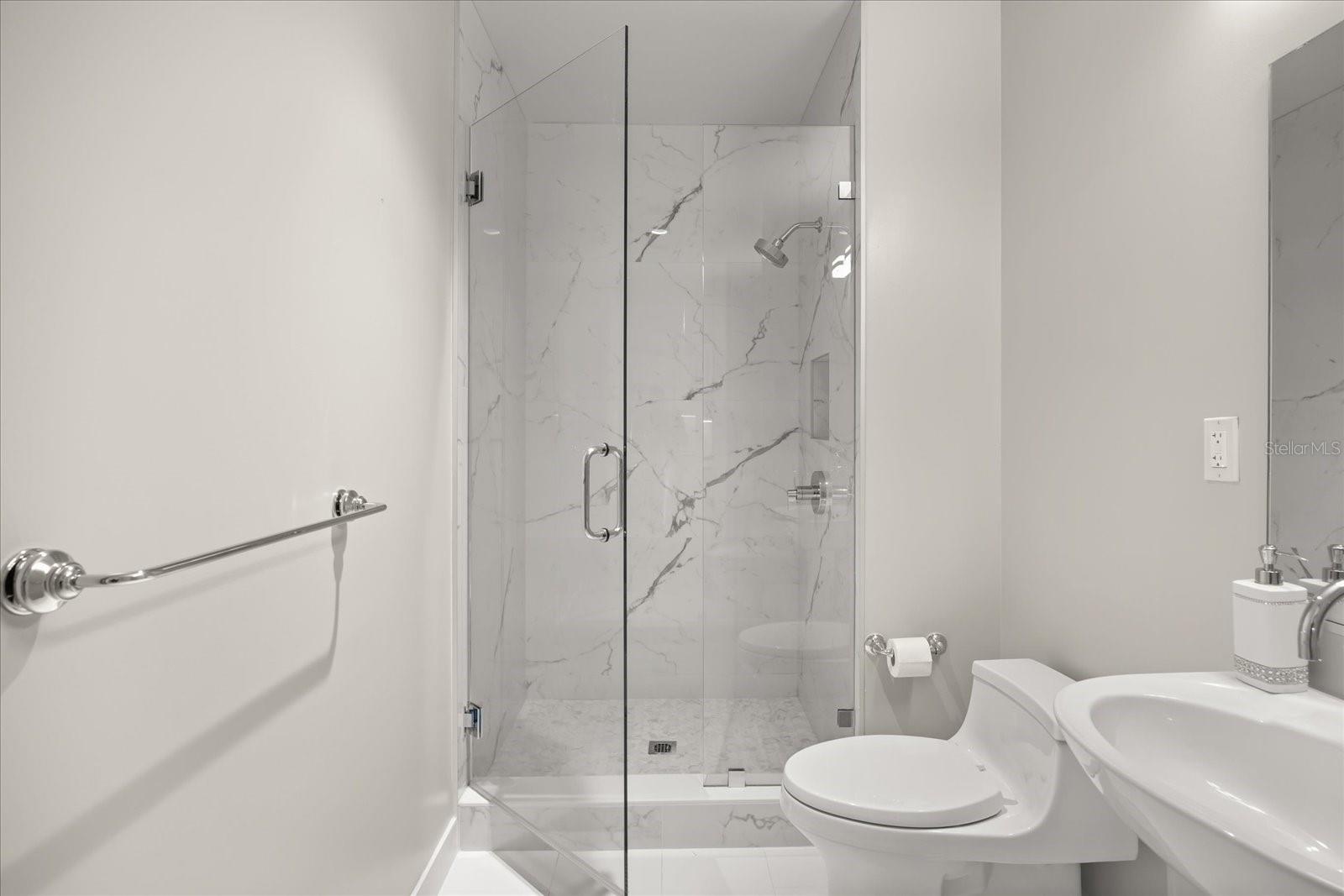 Image 25 of 38 For 150 Robinson Street 26b