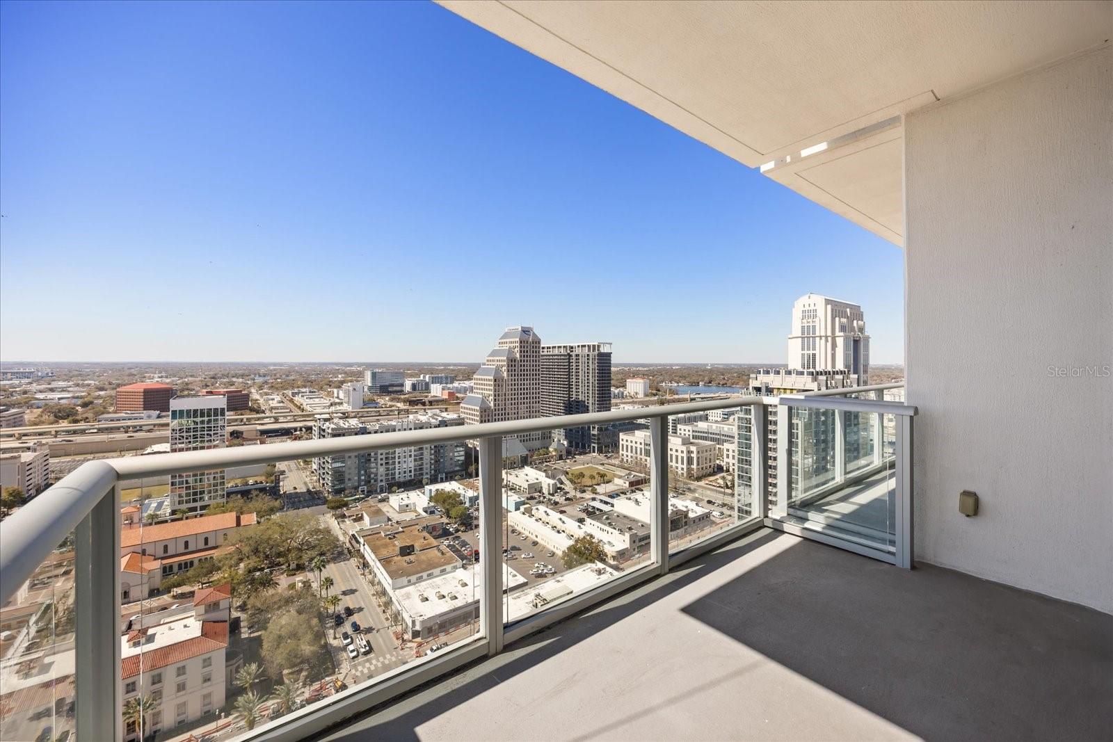 Image 28 of 38 For 150 Robinson Street 26b