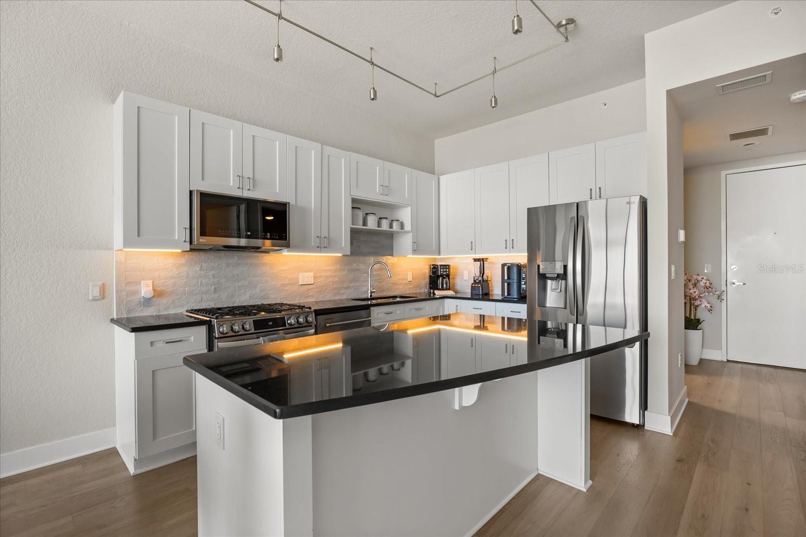 Image 4 of 38 For 150 Robinson Street 26b