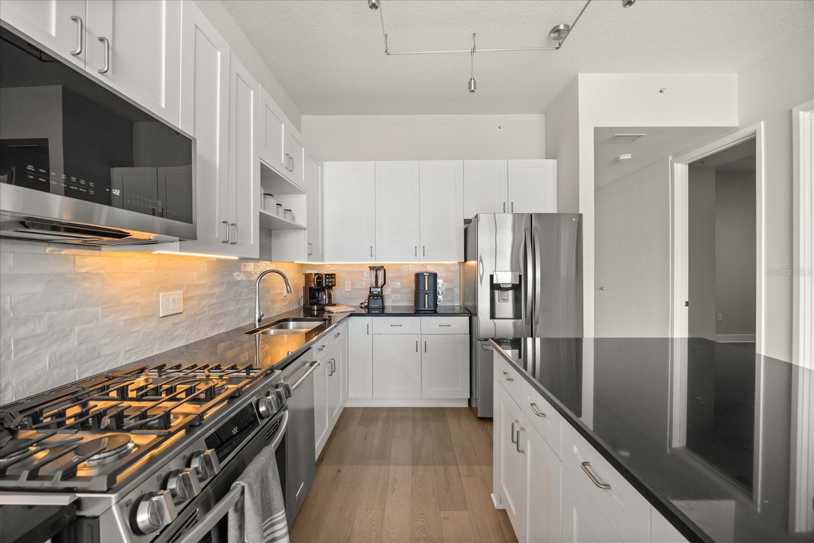 Image 6 of 38 For 150 Robinson Street 26b