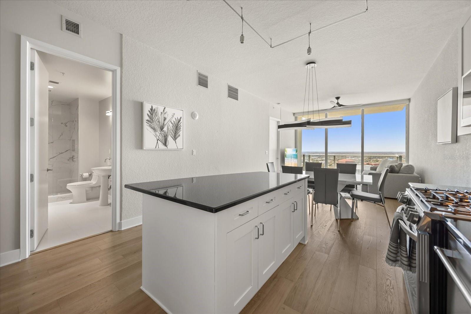 Image 7 of 38 For 150 Robinson Street 26b