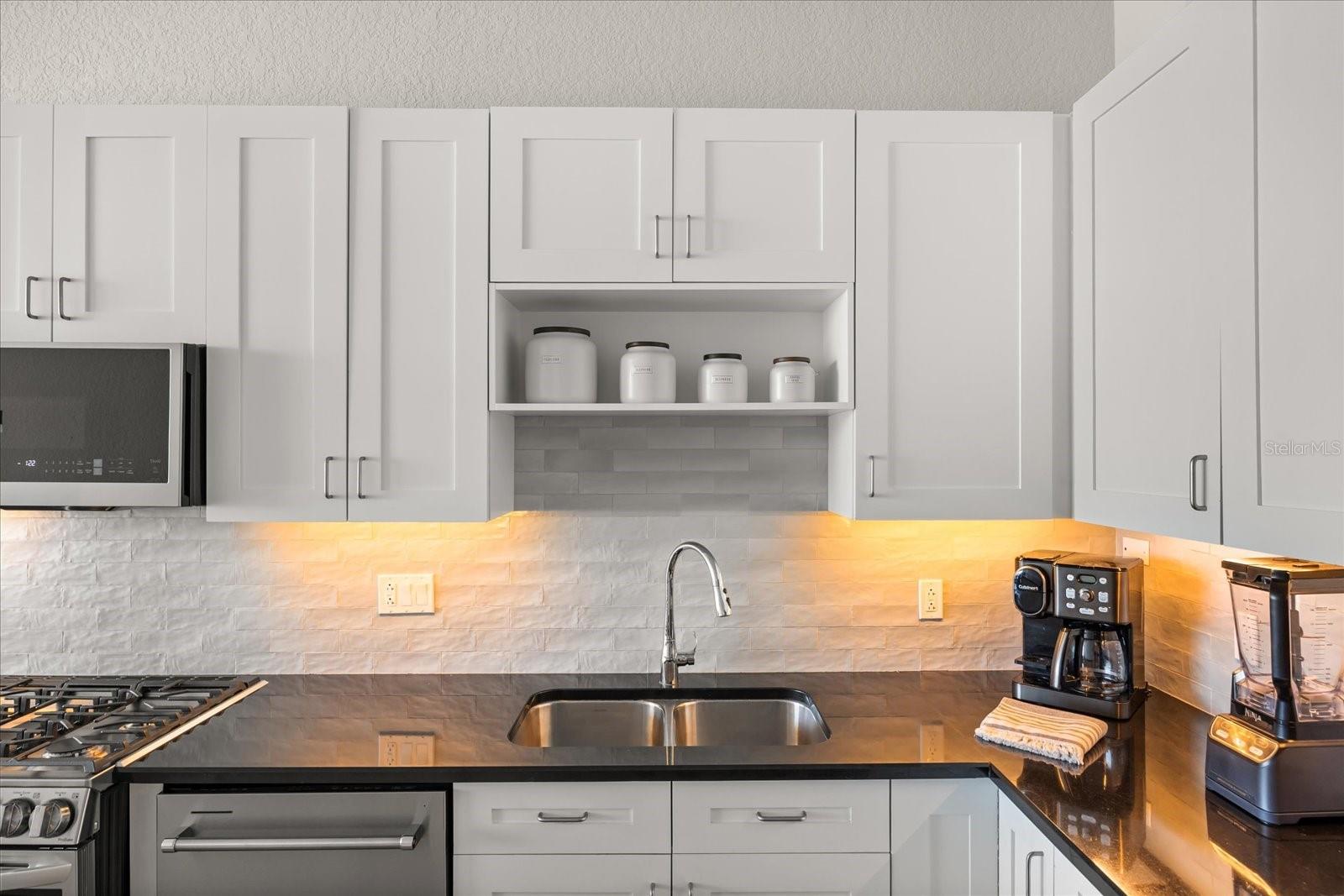 Image 8 of 38 For 150 Robinson Street 26b