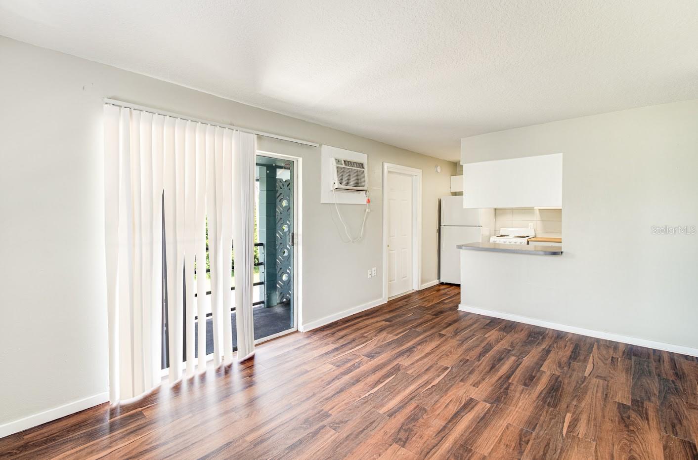 Image 5 of 8 For 1343 West Point Drive 8