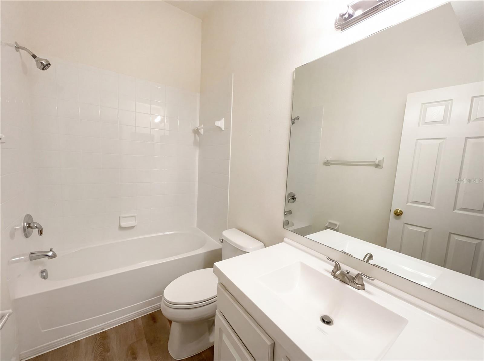 Listing photo id 13 for 4126 Key Thatch Drive