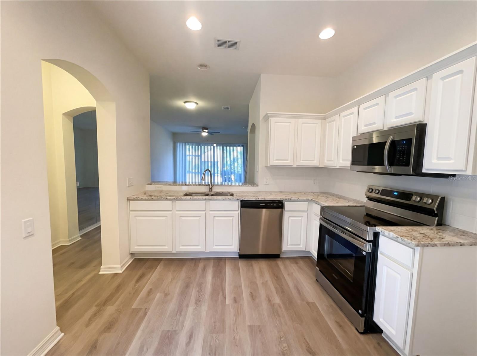 Listing photo id 17 for 4126 Key Thatch Drive