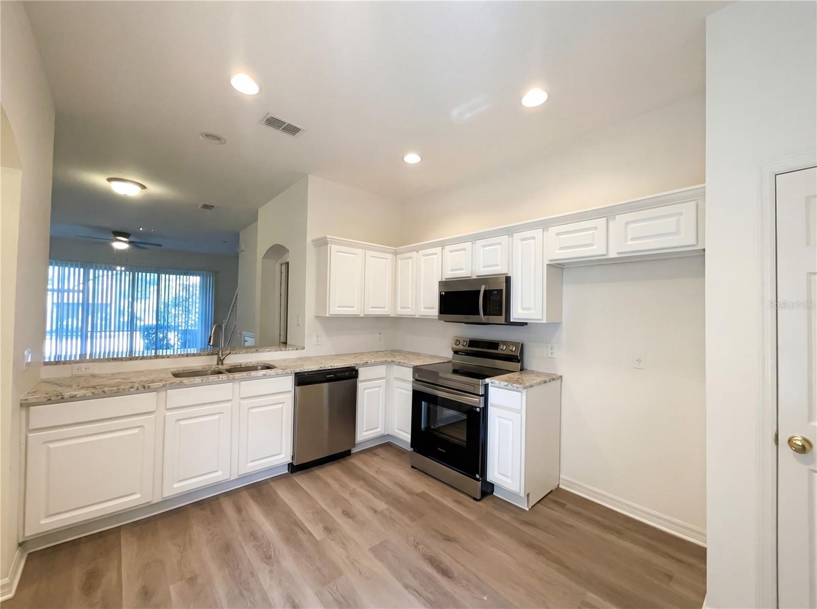 Listing photo id 18 for 4126 Key Thatch Drive