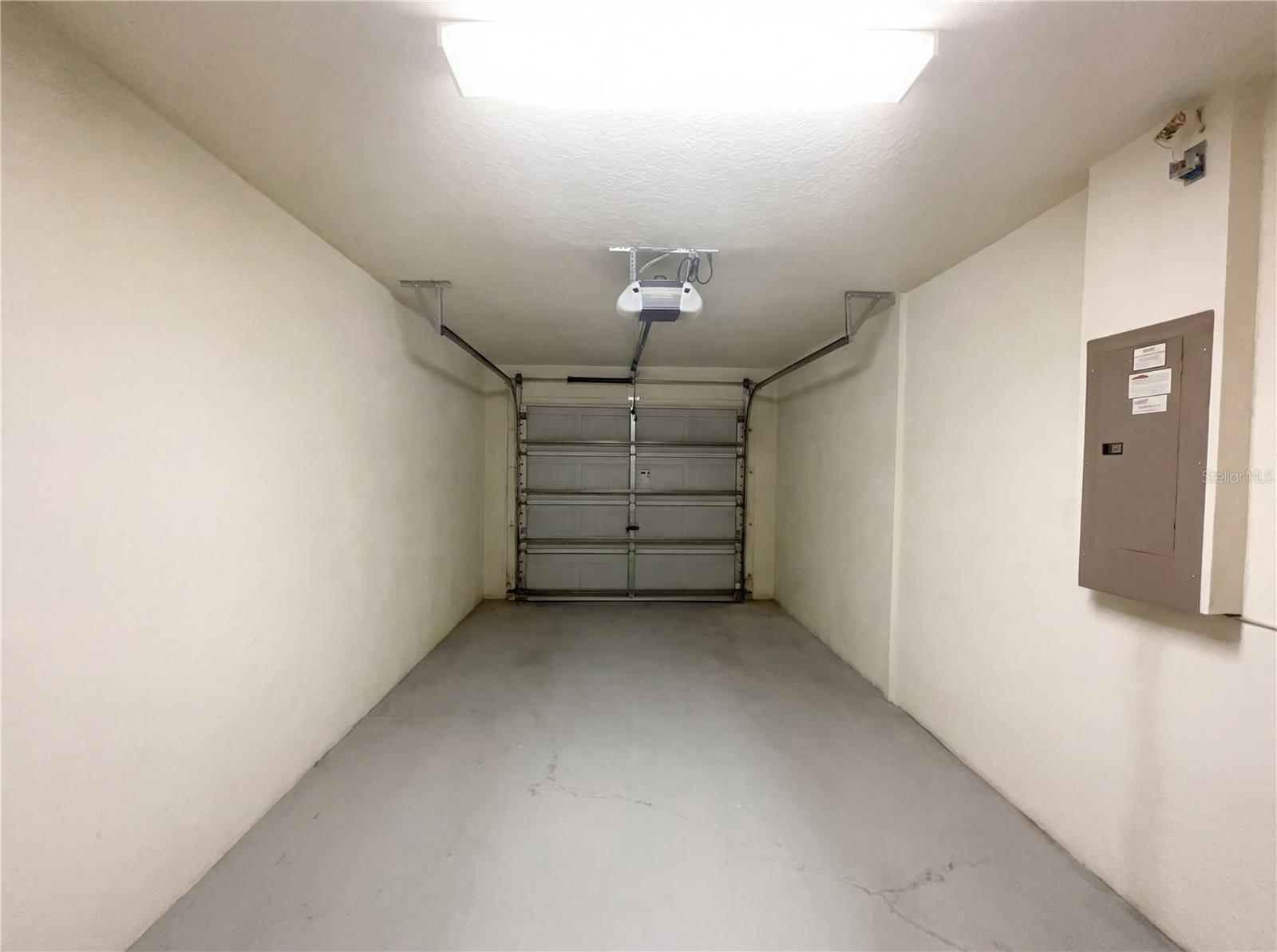 Listing photo id 4 for 4126 Key Thatch Drive