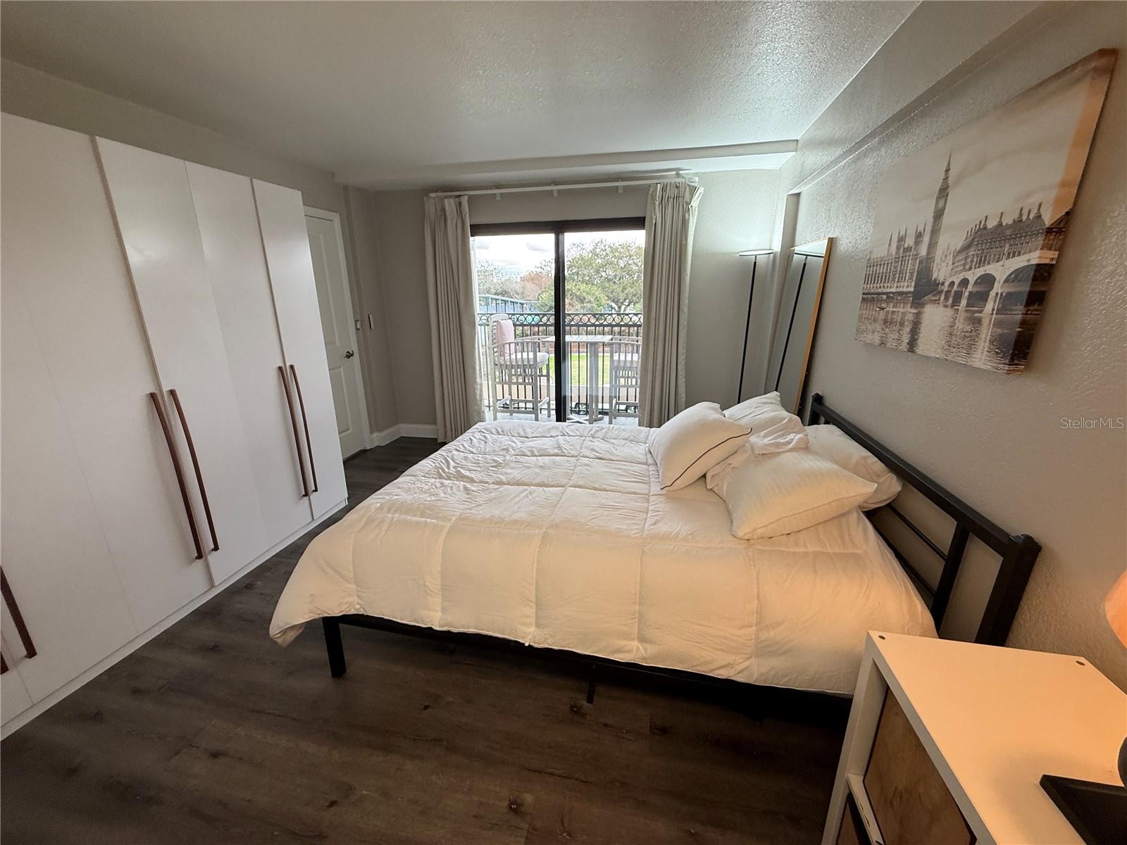 Listing photo id 8 for 151 Washington Street 321