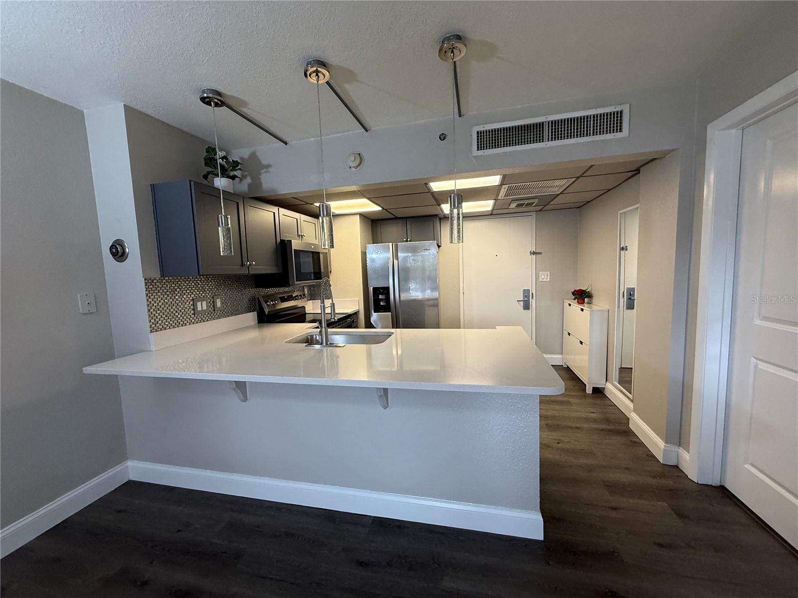 Listing photo id 32 for 151 Washington Street 321