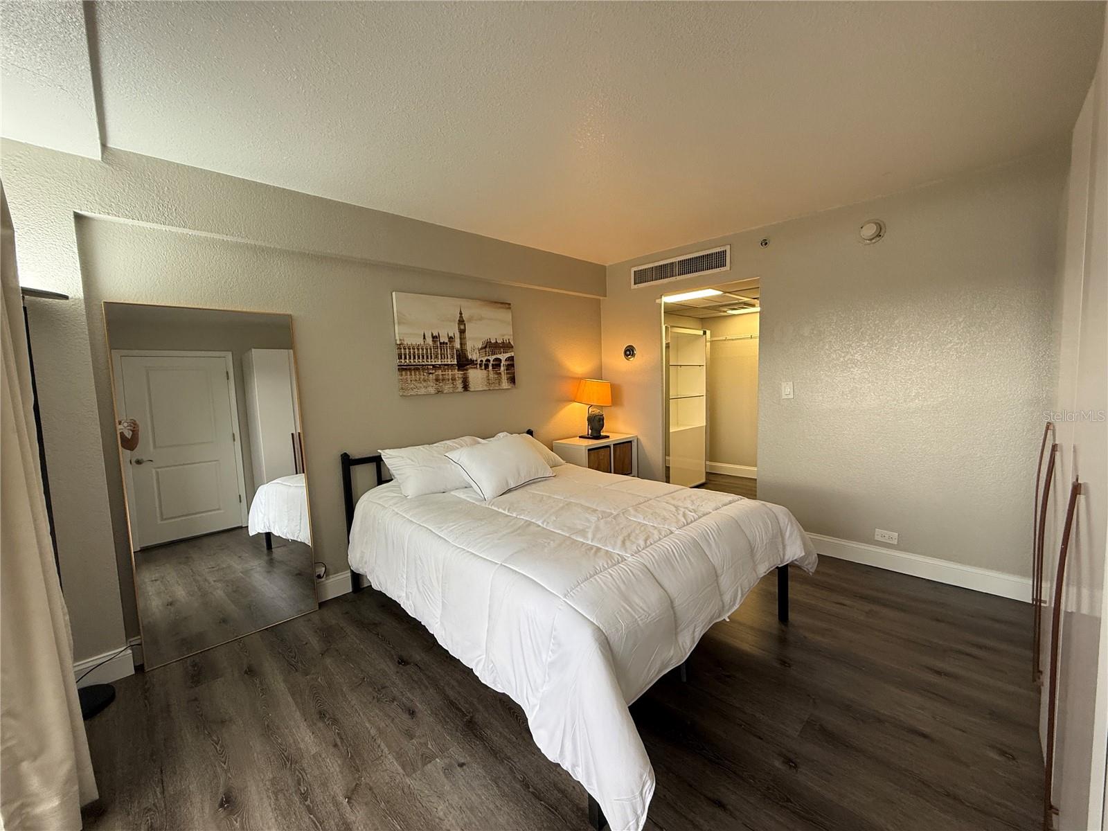 Listing photo id 3 for 151 Washington Street 321