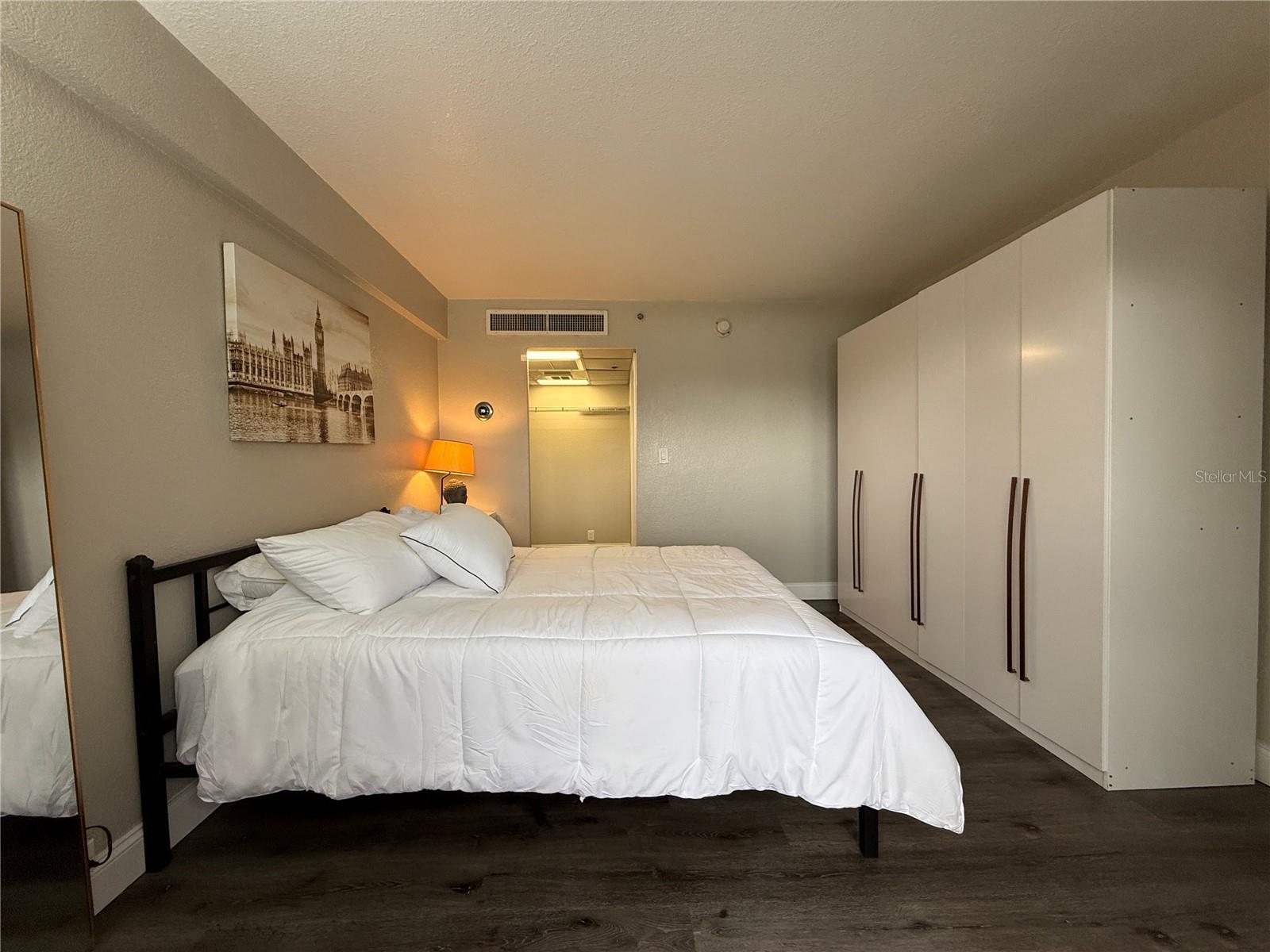 Listing photo id 4 for 151 Washington Street 321