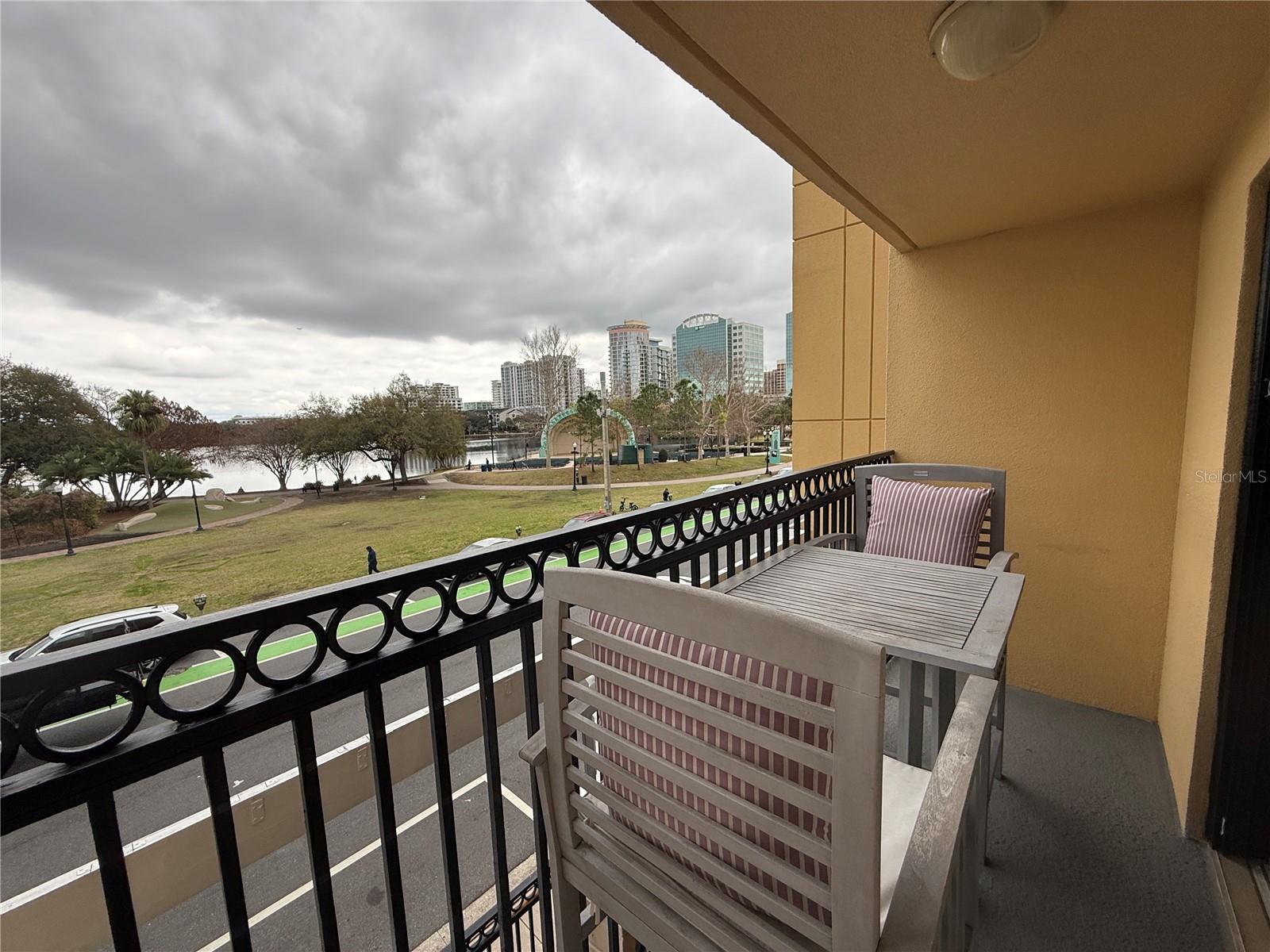 Listing photo id 6 for 151 Washington Street 321