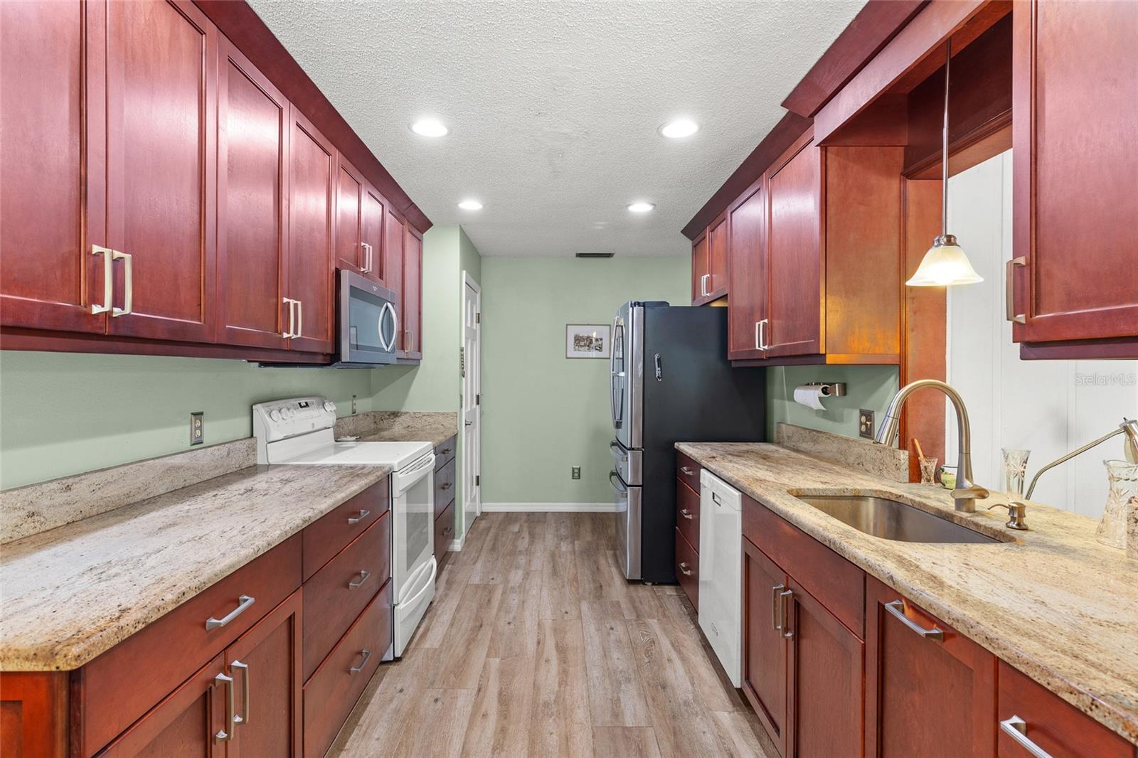 Image 18 of 49 For 2080 Apricot Drive