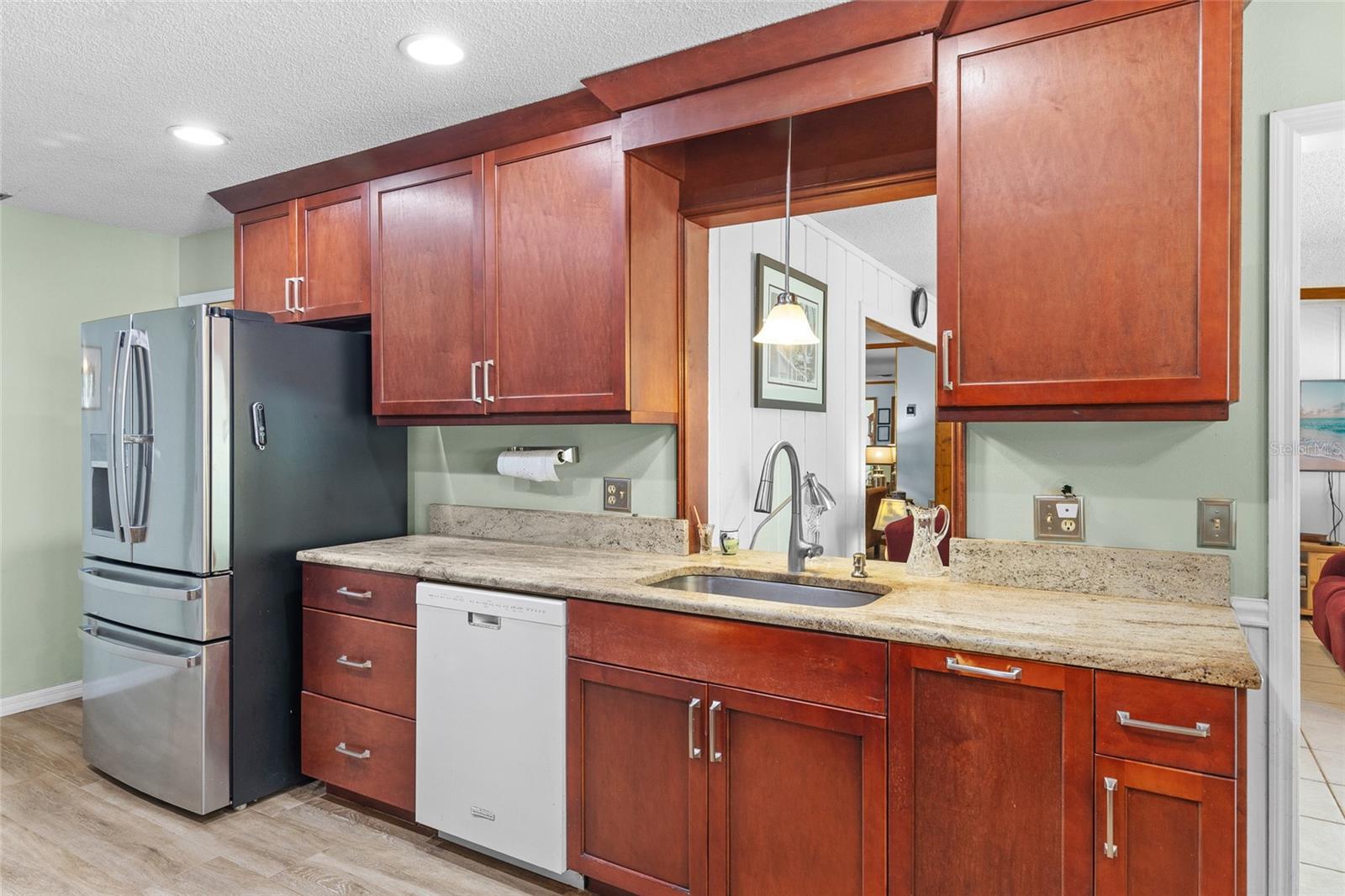 Image 19 of 49 For 2080 Apricot Drive